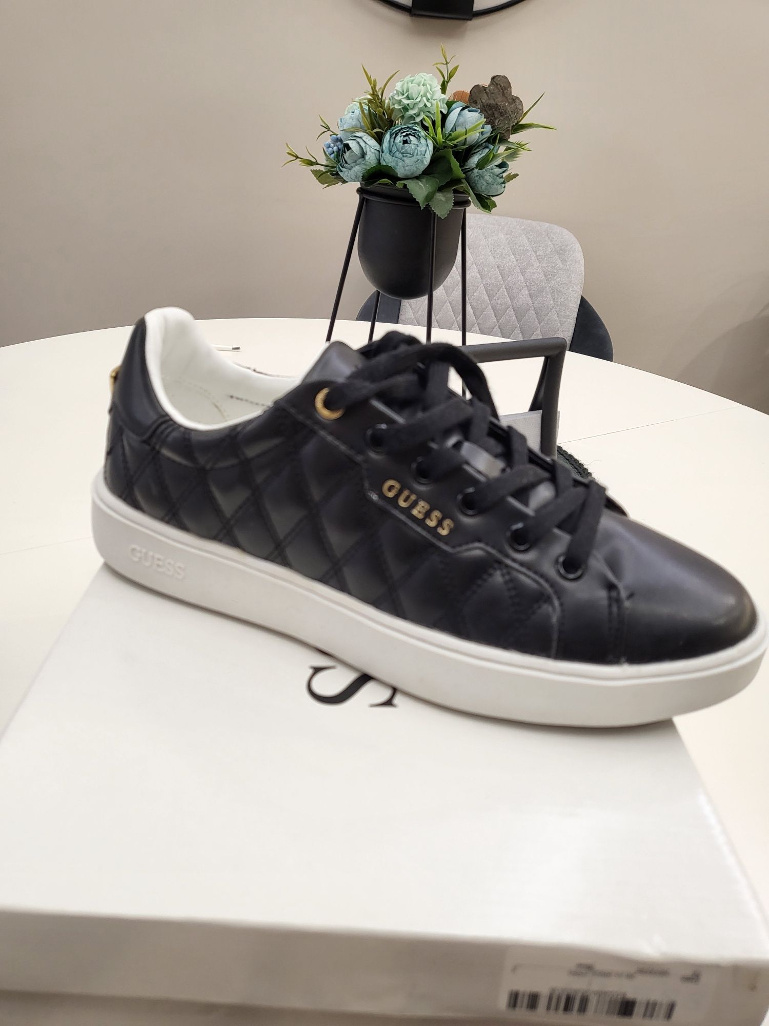 Нови кецове Guess