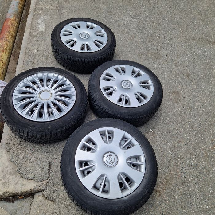 Vand jante de tabla cu tot cu cauciucuri de iarna m+s 185/60/15