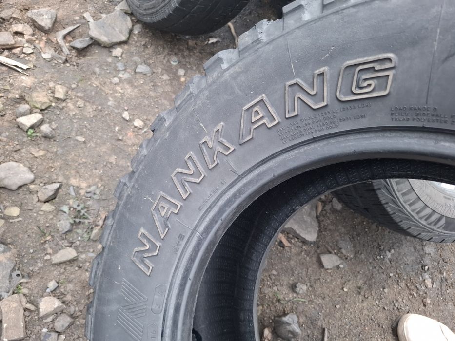 Vand 1 anvelopa 265 70 16 nankang bun de iarna fără probleme