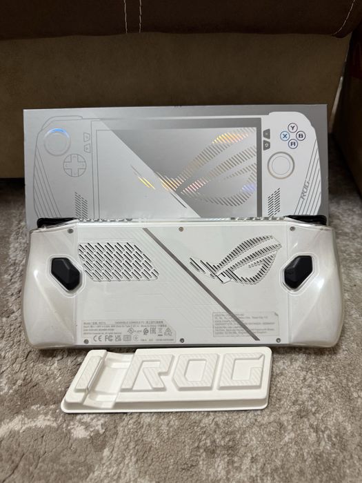 Consola Asus Rog Ally Z1 EXTREME cu garantie activa