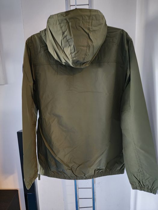 Geaca Napapijri, noua cu eticheta