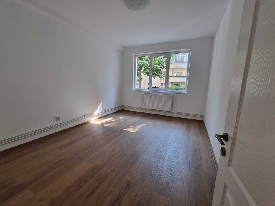 Apartament renovat 3 camere, parter, acces separat, Cetate