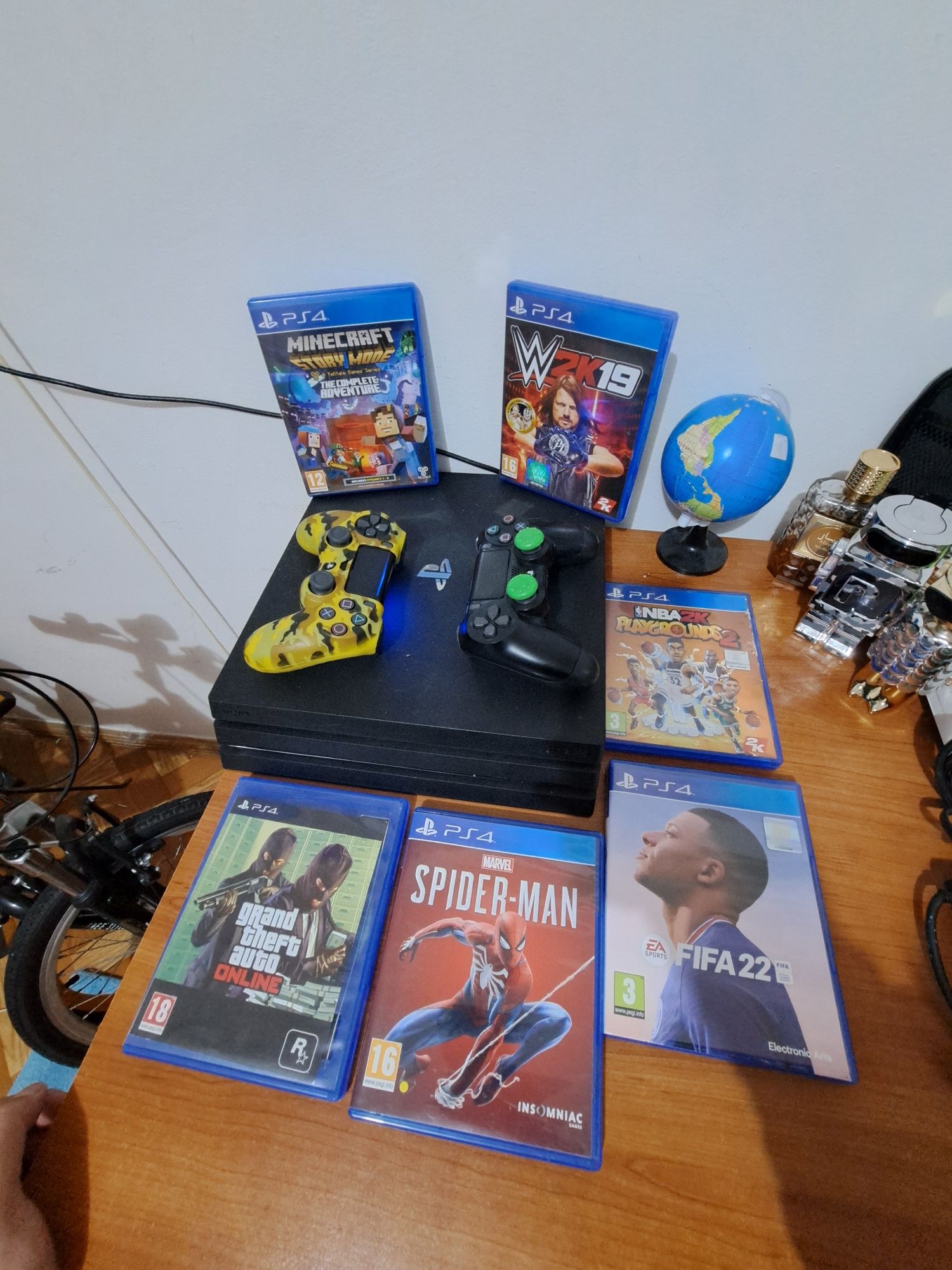 Vând PS4 Pro 1TB