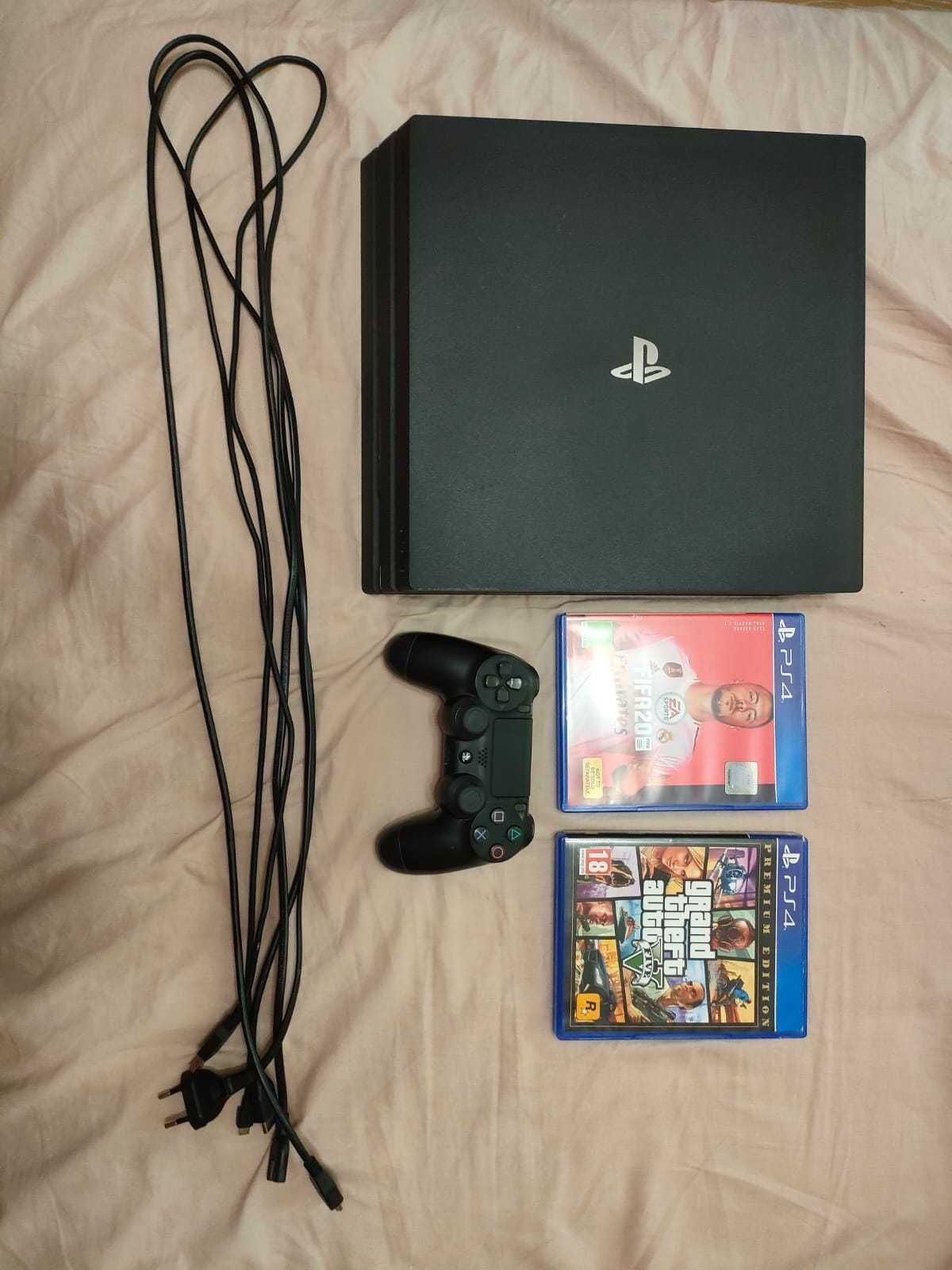 Продавам: Playstation 4 Pro; DualShock 4; FIFA 20 PS4 и GTA V PS4