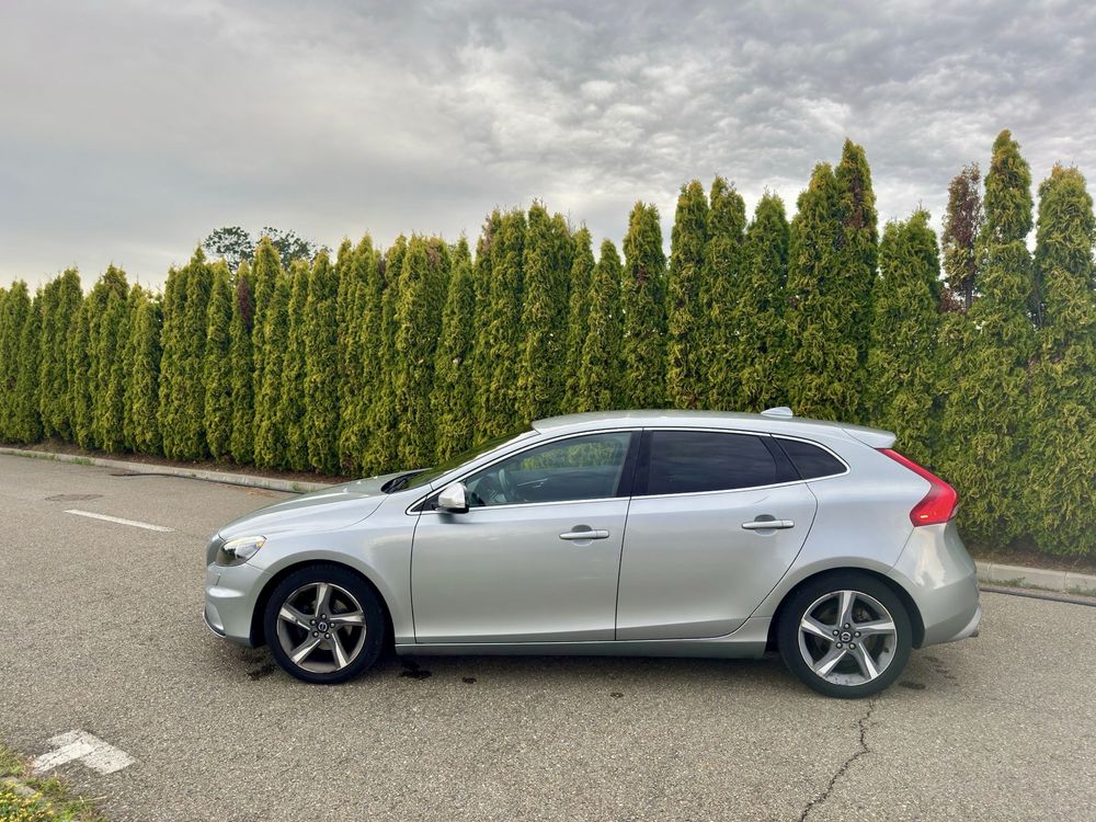 Volvo V40 R-Design Camera piele alcantara