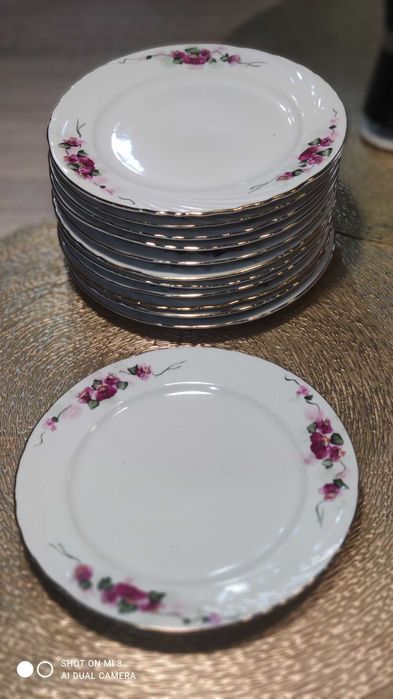 12 бр. Порцеланови Чинии със Златен Кант