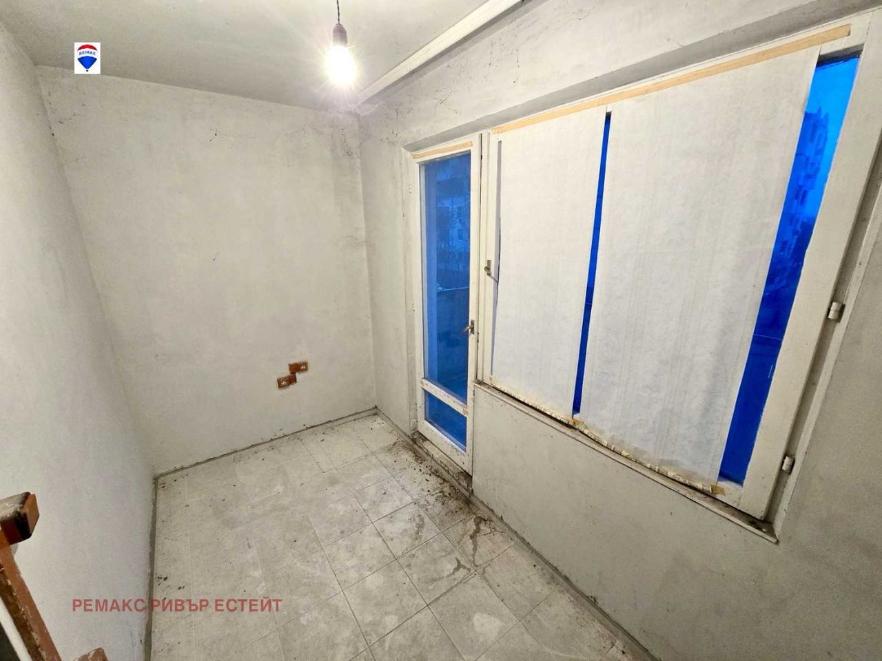 Продава се Тристаен апартамент в Русе, Дружба 3 - 95 кв.м за 894 €/кв.м - Снимка #3