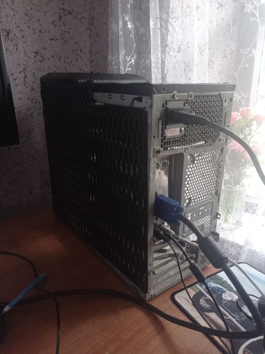 Компьютер б/у с кабелем для заряда