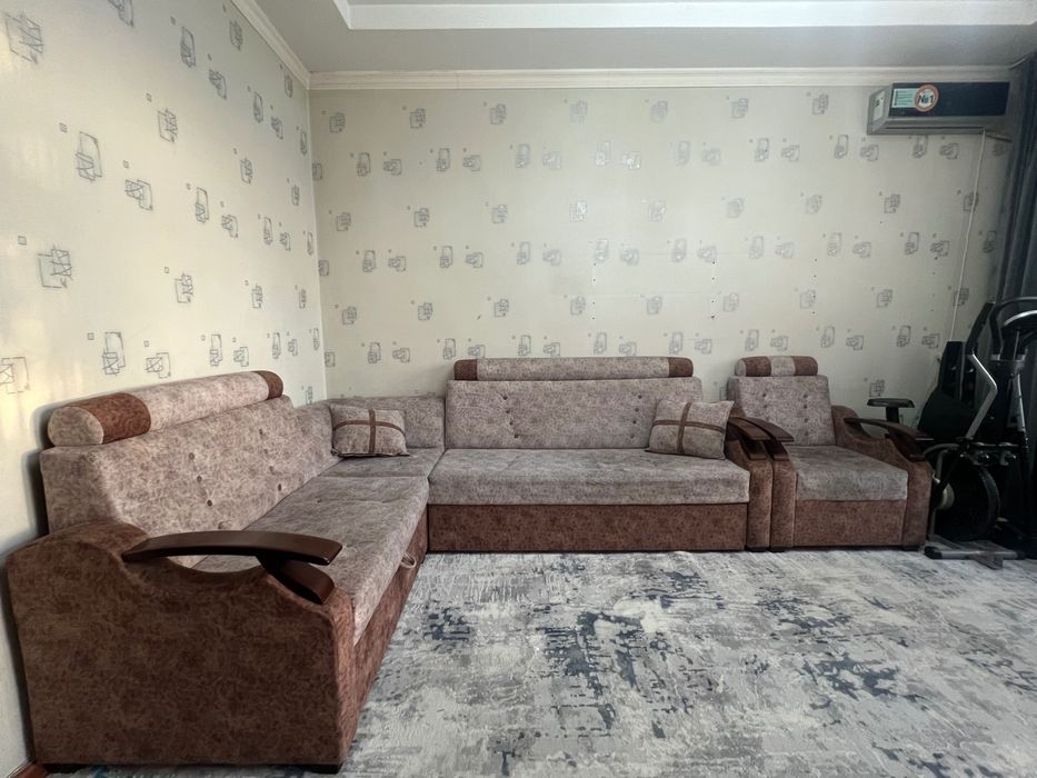 Продается большой мягкий диван и кресло  в отличном состоянии