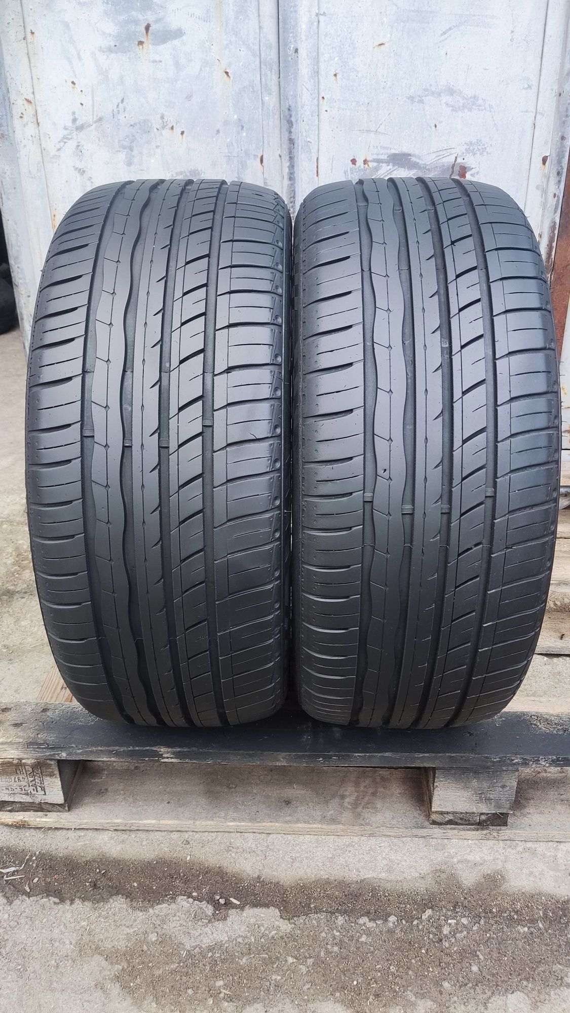 2бр. летни гуми 215/50/17 RoadX, дот23
dot23
7+mm
Добро състояние на г