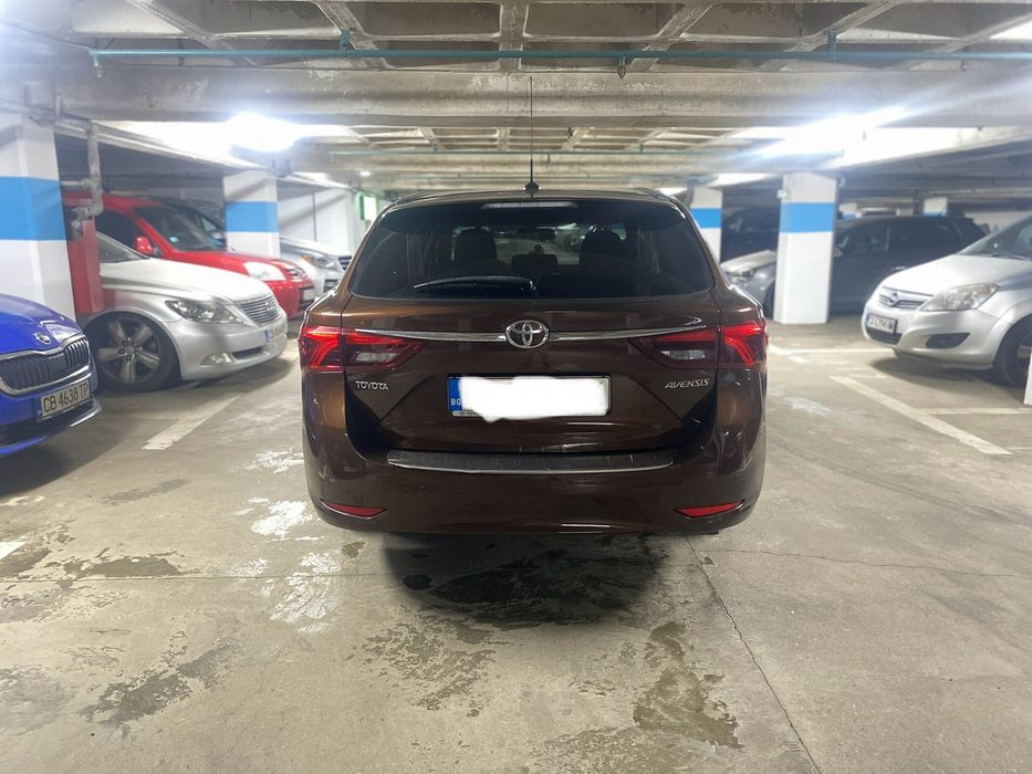 Toyota. Avensis.