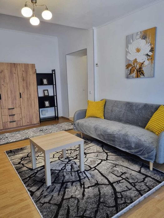 Proprietar  Vand apartament cu 2 camere Piata Romana
