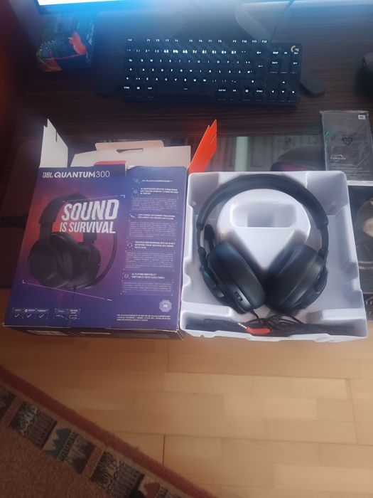 Casti gaming/muzica jbl quantum 300 cu microfon, la cutie, impecabile