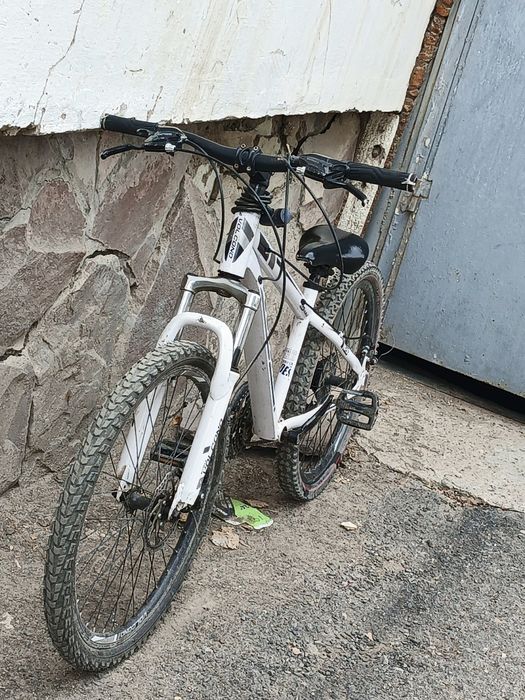 ГОРНЫЙ ВЕЛОСИПЕД Б/У  Торг не больше 5 тысяч 24калёса алюминиявая рама