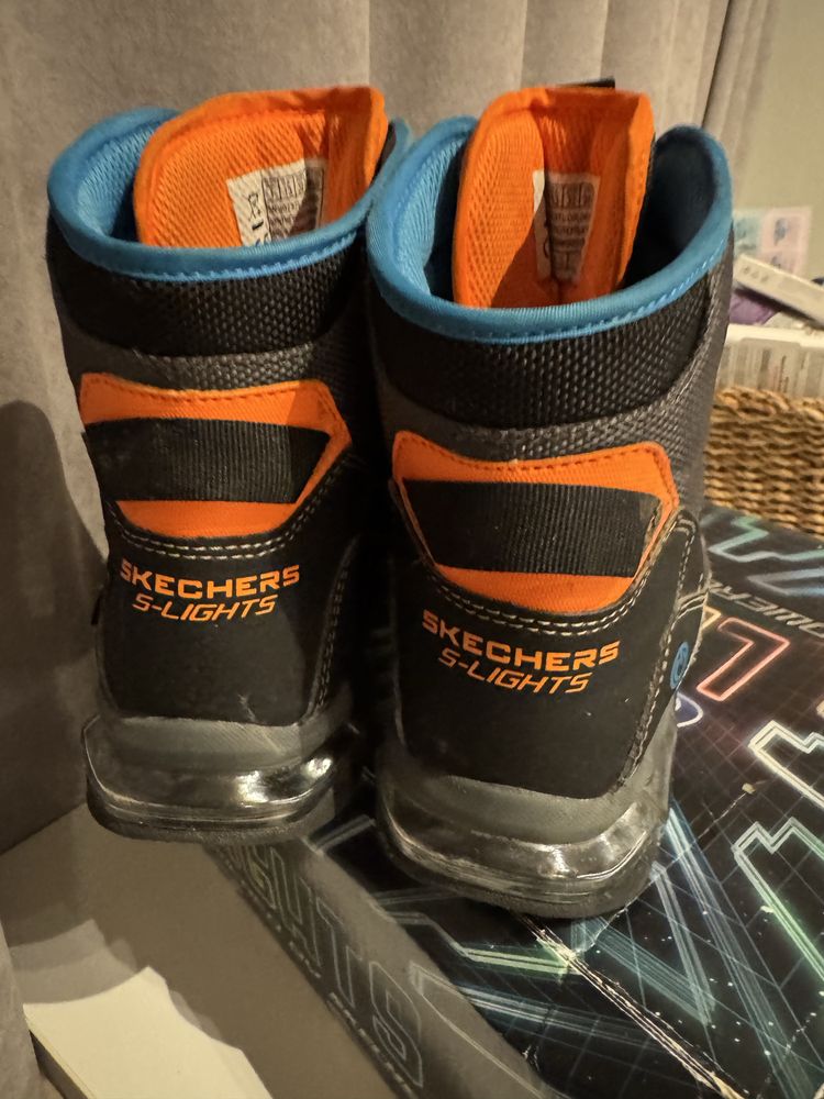 Зимни Детски ботуши skechers 32 размер светещи