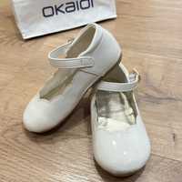 Бели обувки за бебе Okaidi