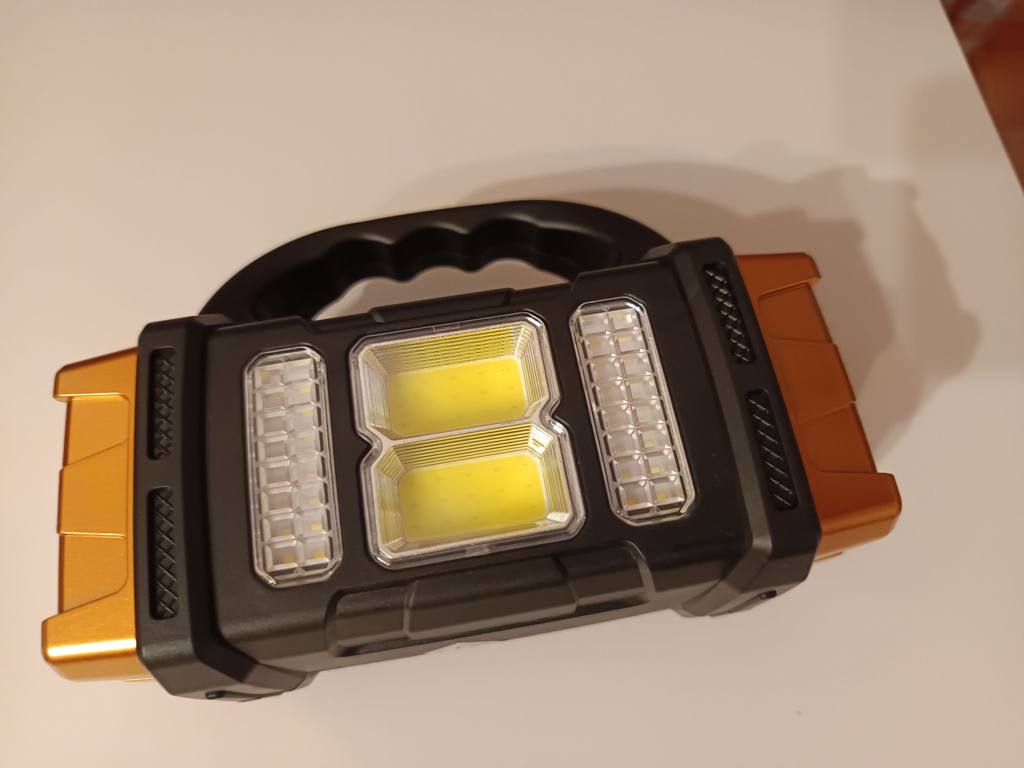 Lanternă cu acumulator