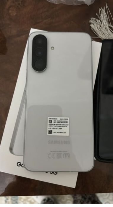 Продам самсунг а 56 5G телефон новый месяца нету 128 гб