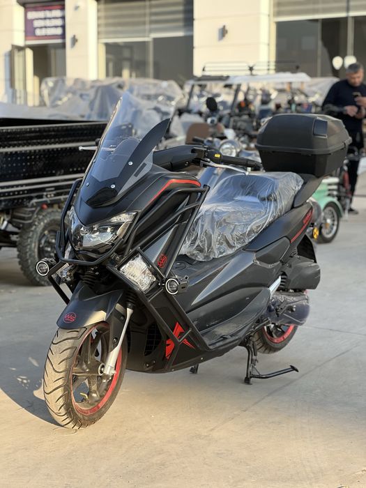 S Max benzinli skuteri