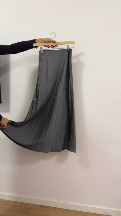 Сива сатенена миди пола, размер S/M