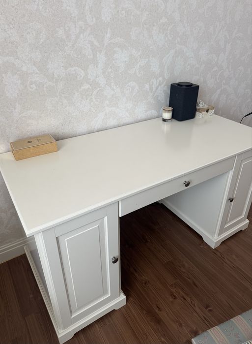 Деревянный рабочий стол