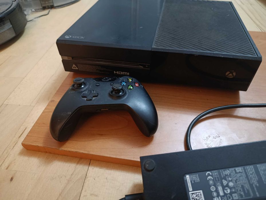 Xbox One в отличном состоянии + Геймпад