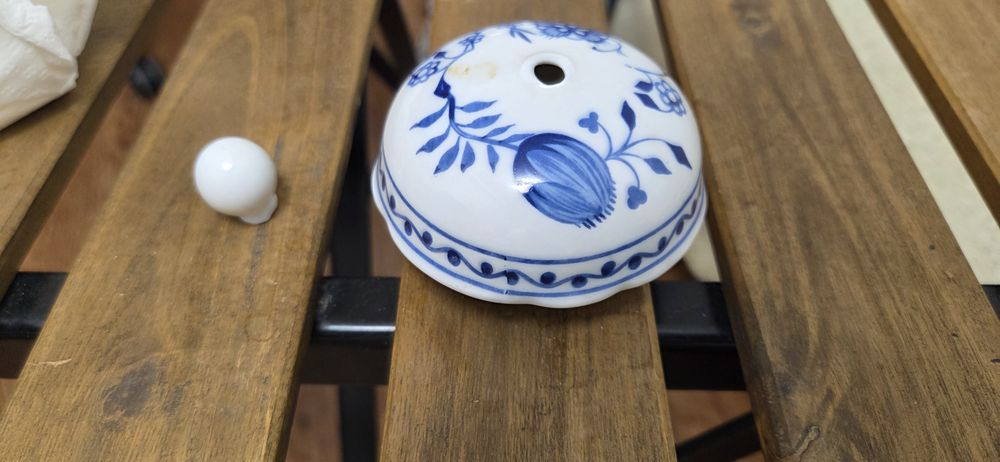 Отдам бесплатно. Магнитики разных стран, ремень для сумки большой и тд