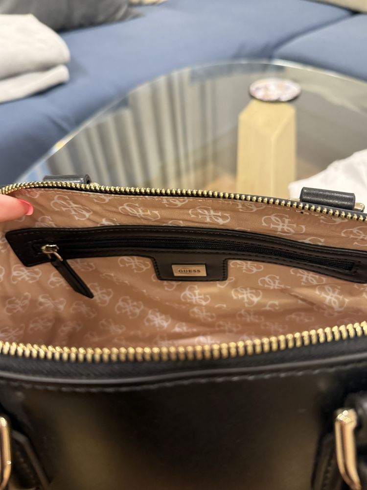 Нова чанта Guess