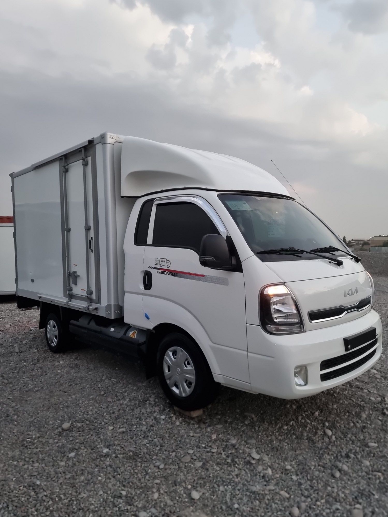 2022
Kia Bongo3 LPG 
Изатермос бутка балантидан 285х185.см бузилмаган
