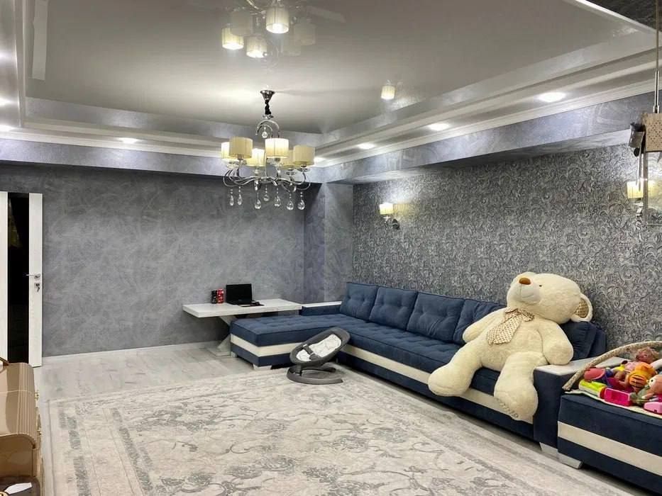 Sotiladi квартира Центр Бобура 4//5//9 125м2