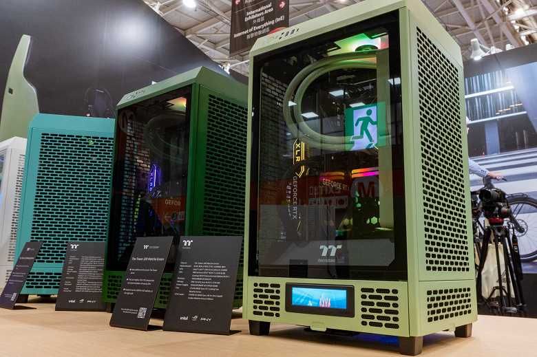 Компютърна кутия Thermaltake The Tower 200 + LCD SCREEN