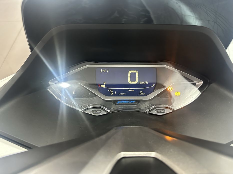 Vand scooter Honda PCX - nou 0 km