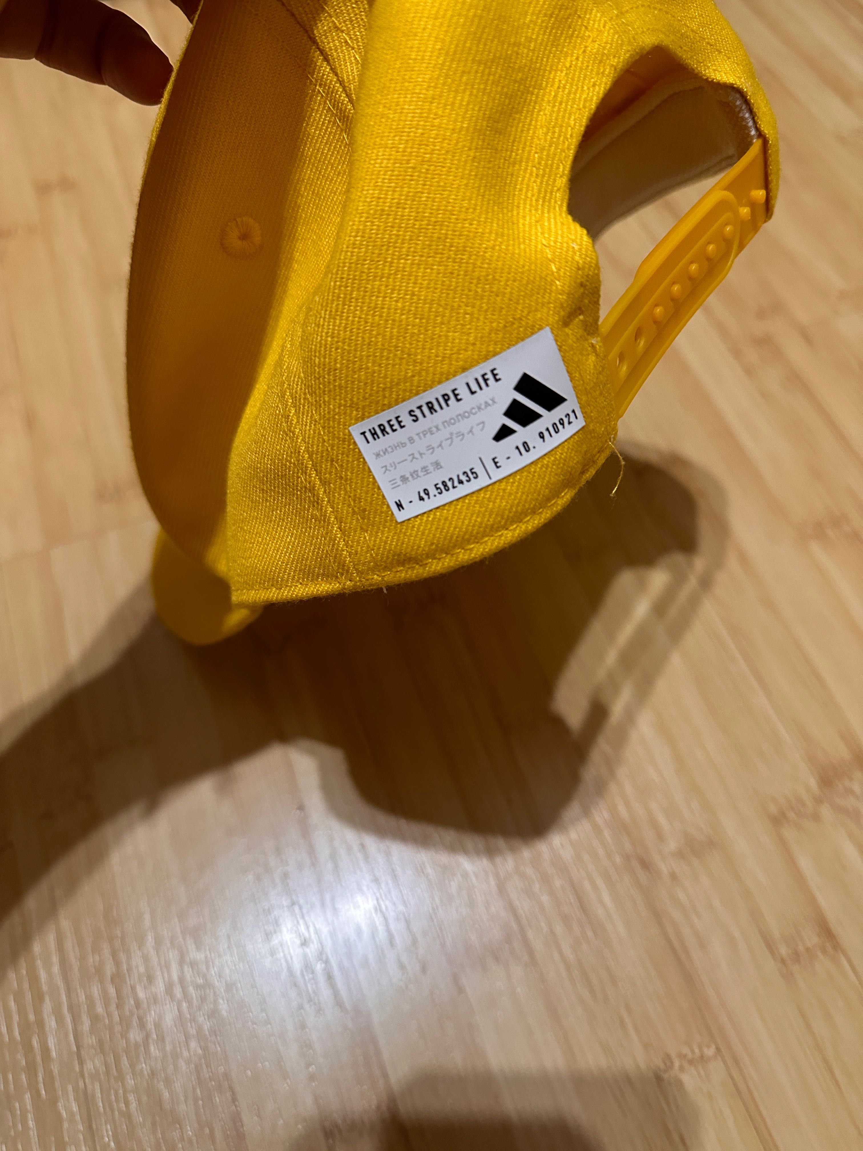 Adidas шапка с козирка
