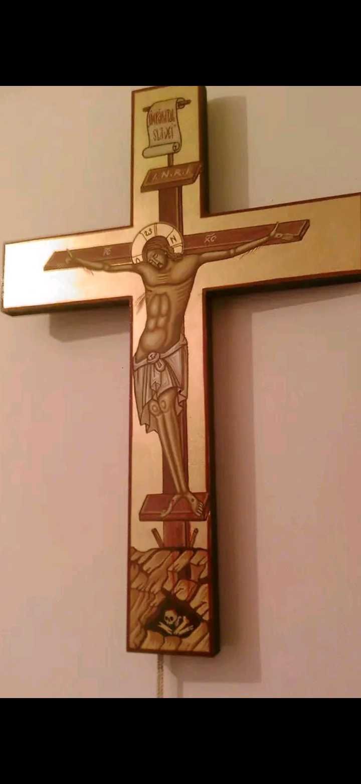 Cruce pictata manual pe lemn ,70cm/50cm
