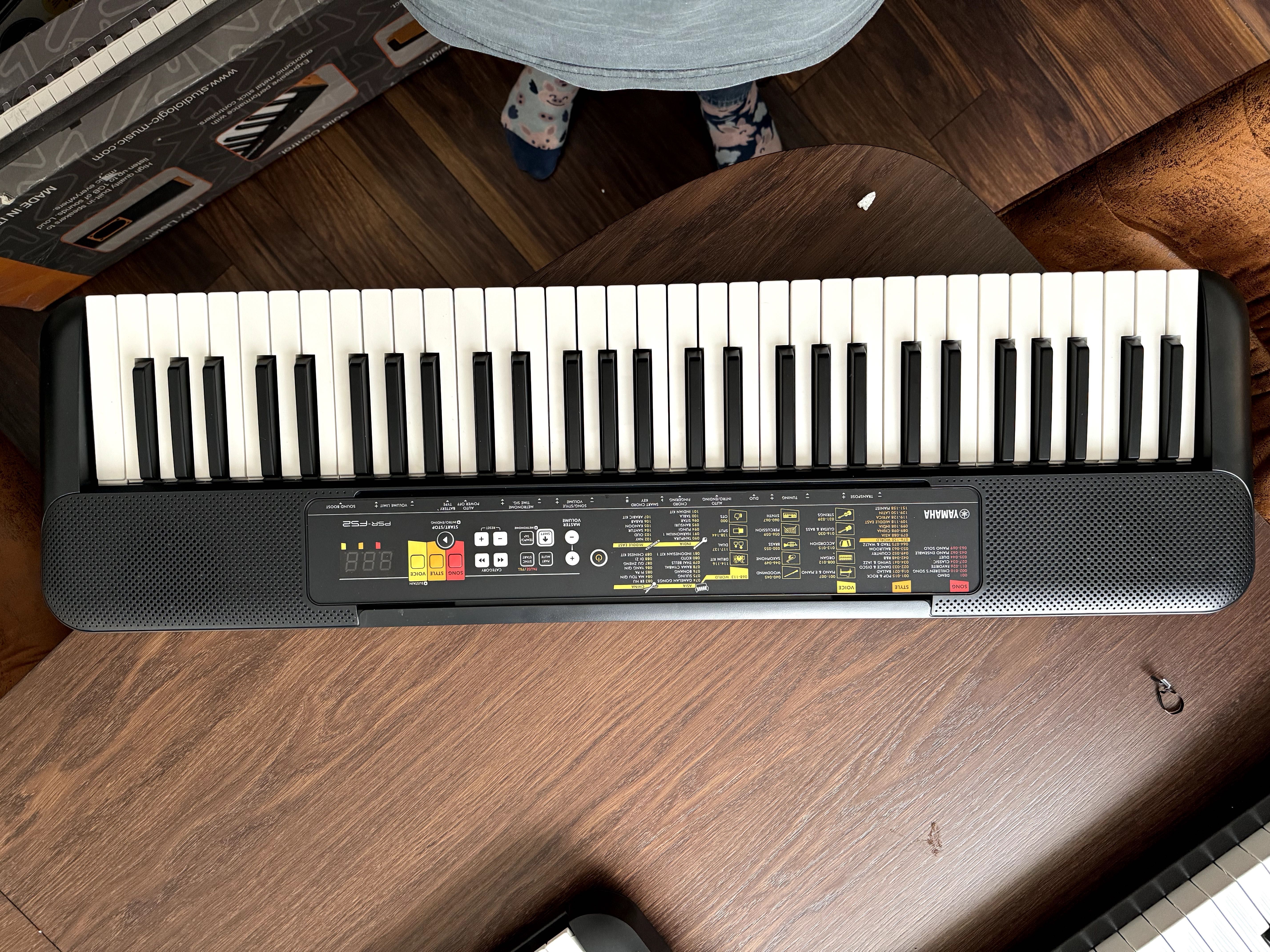 Клавиетура Yamaha PSR-F52