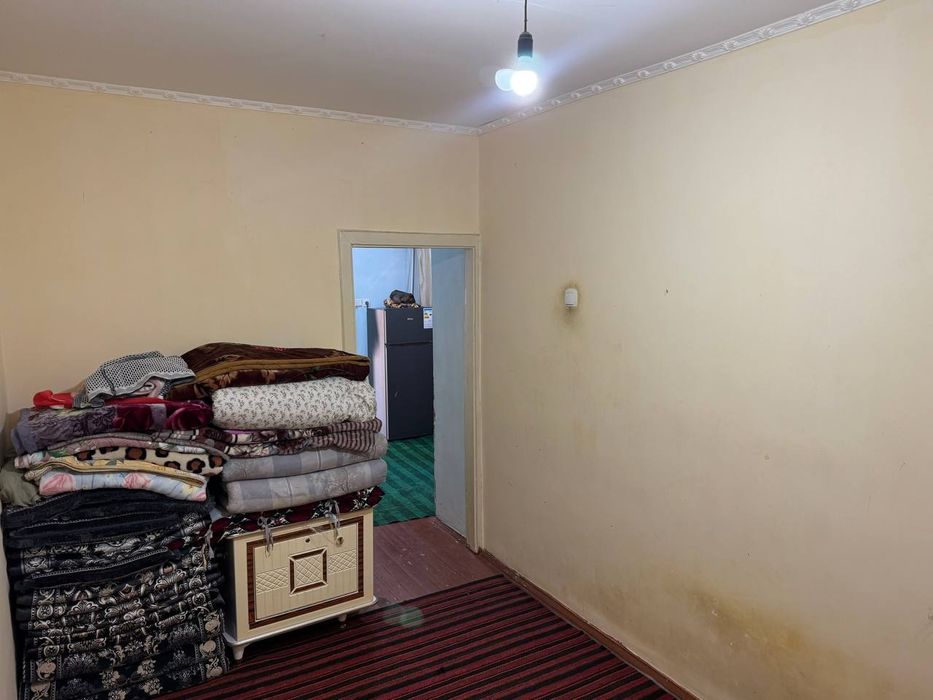 1 etaj 2 xonalik uy sotiladi