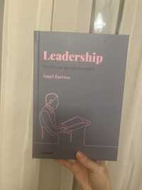 Carte cu coperti cartonate Leadership