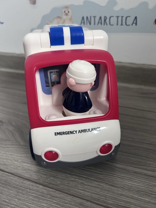 Jucarie Ambulanta interactiva pentru copii cu lumini si sunete, Hola