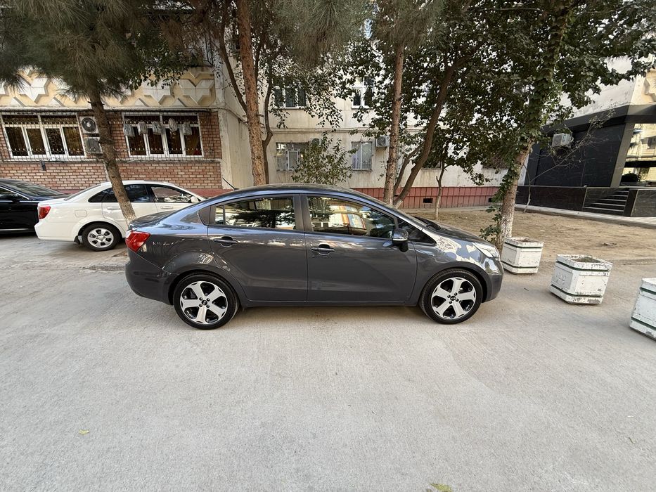 KIA Rio 1.4 год 2014