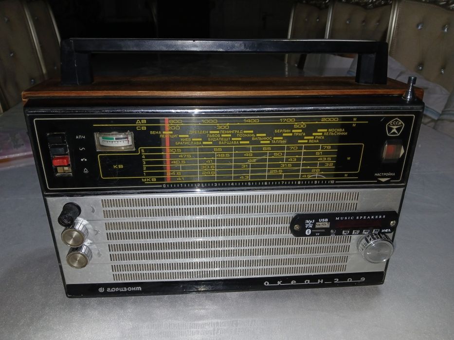 Акеан 109 радио прйомник с блутс и пулт упраления