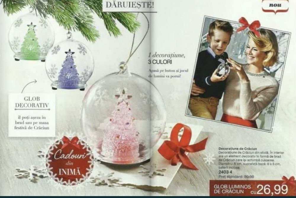 Glob Craciun cu brad interior luminos ce isi schimba culoarea, Avon