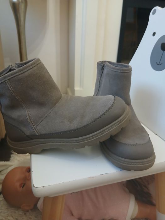 Vând botine din piele intoarsa pt fete nr 29 în stare foarte buna