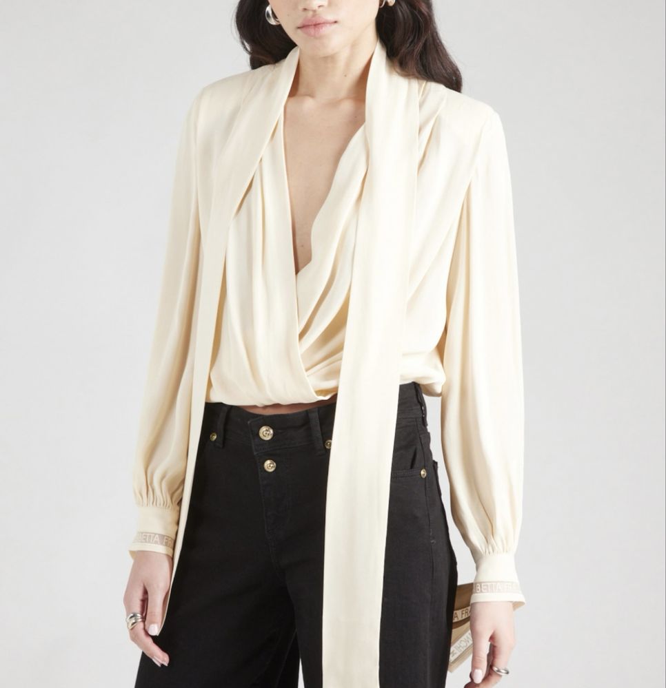 Нова риза Elisabetta Franchi