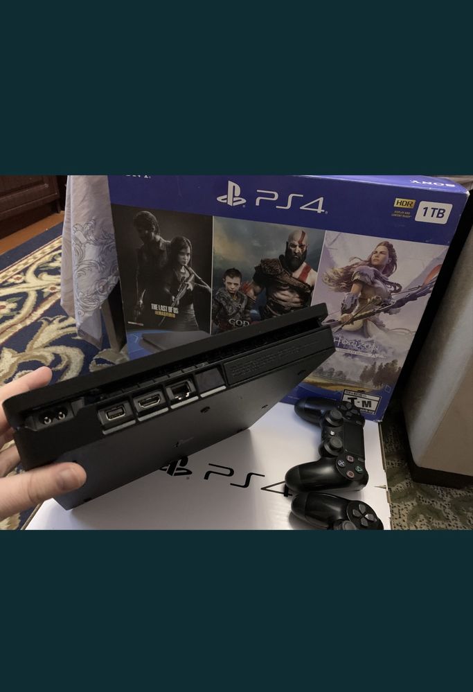 Playstation 4 slim