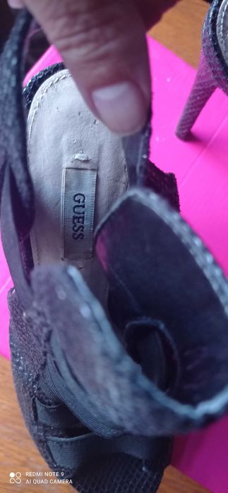 Vand sanda eleganta, Guess