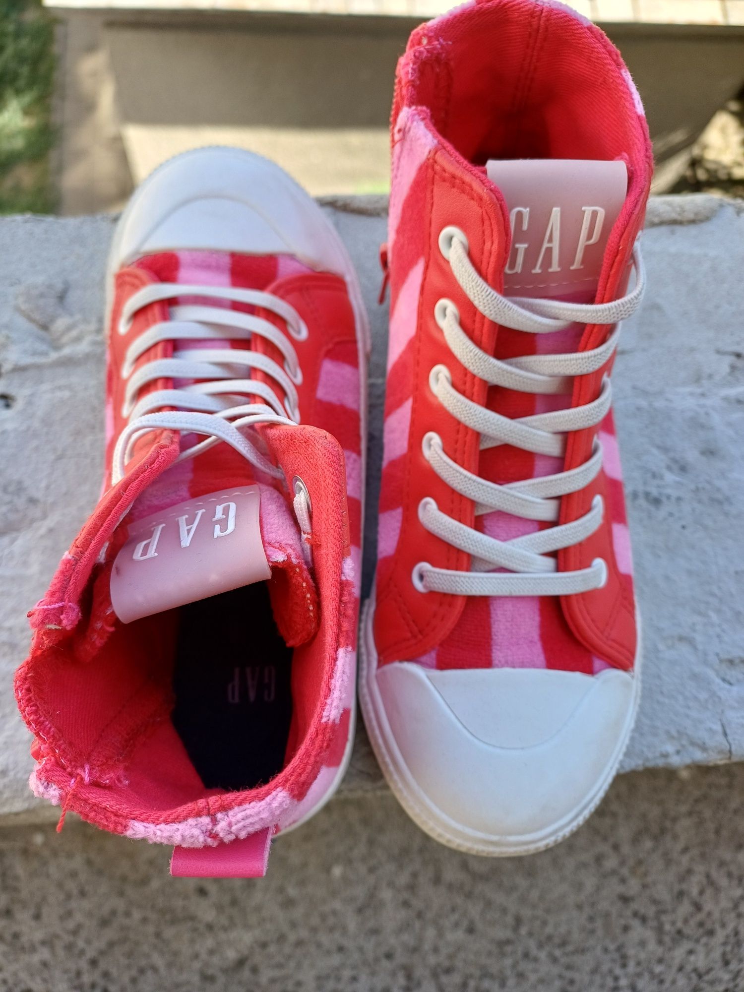 Кецове GAP, уникален модел за момиче, с цип