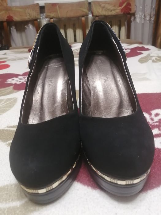 Женские замшевые чёрные новые туфли,