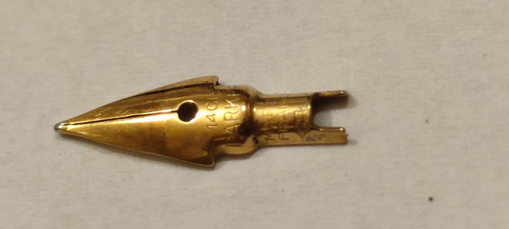 Stilou Parker penita aur 14K