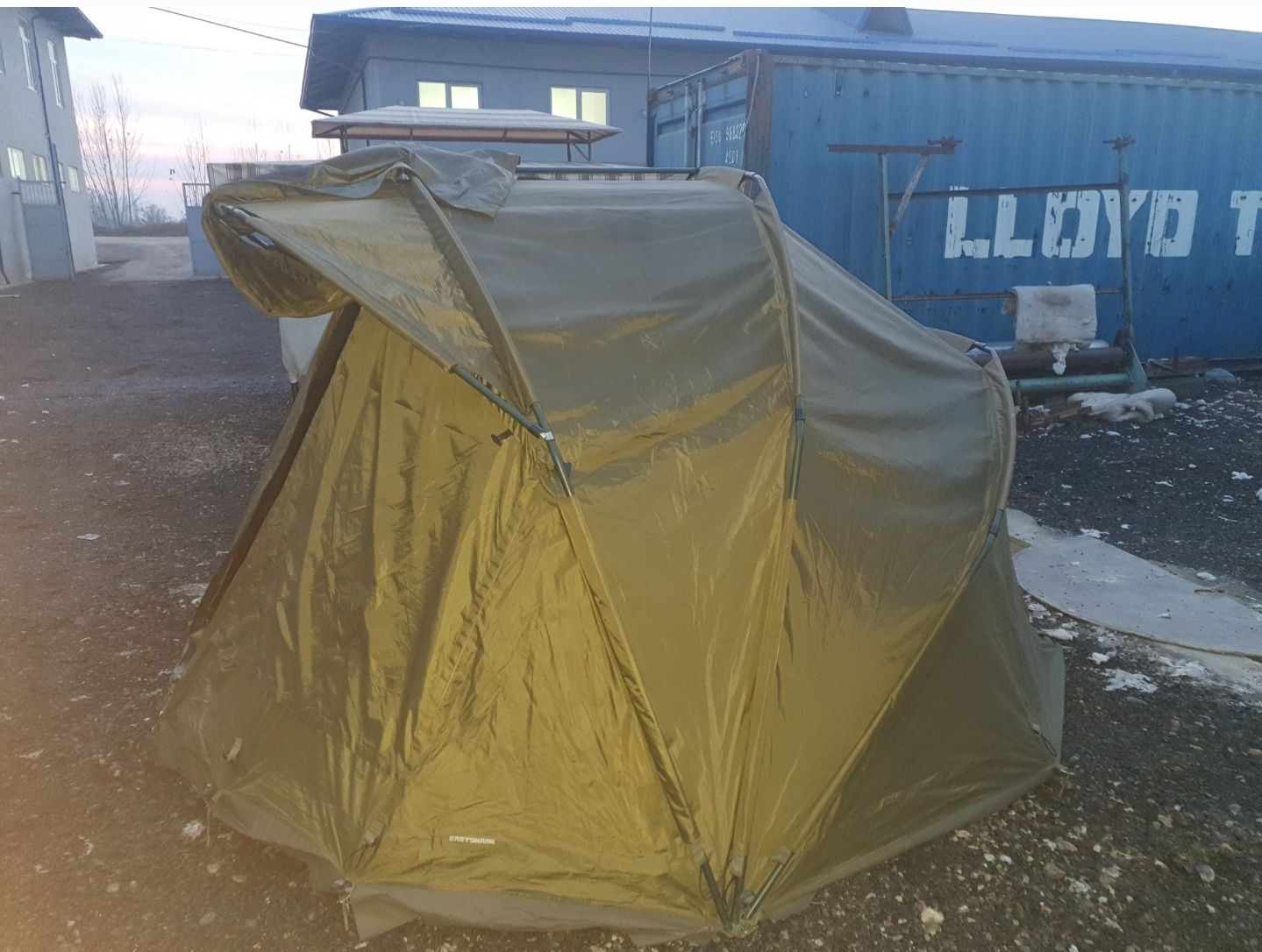 Карповий палатка EASTSHARK HUT 038 XL  накидкаси билан комплект.