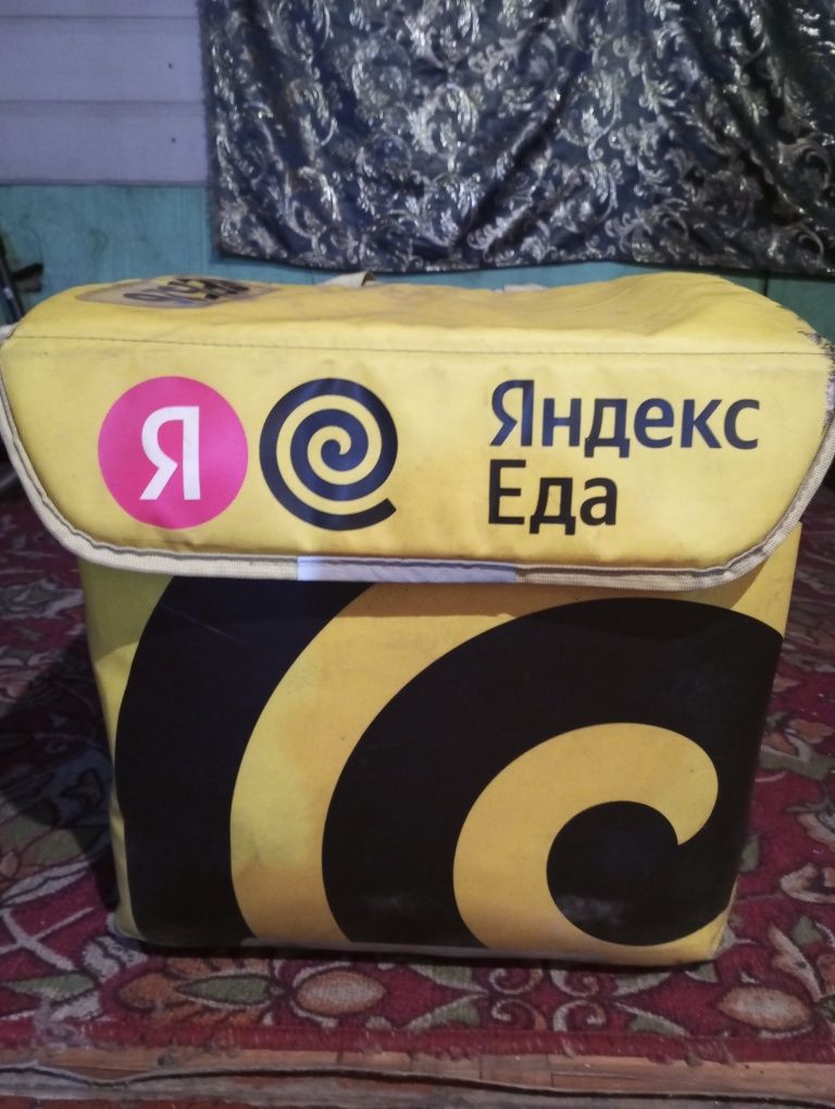 Продам шлем 8000, тэрмосумку, карбюратор.